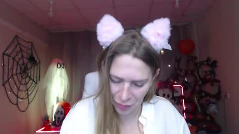 Snapshot of tessadaybreak chatting on October 28, 8:09 am tessadaybreak online show from October 28, 8:09 am