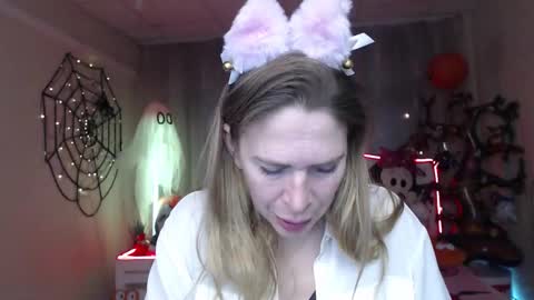 Snapshot of tessadaybreak chatting on October 29, 8:18 am tessadaybreak online show from October 29, 8:18 am