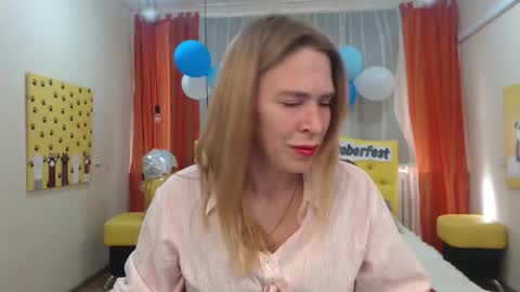 Snapshot of tessadaybreak chatting on September 24, 6:45 am tessadaybreak online show from September 24, 6:45 am