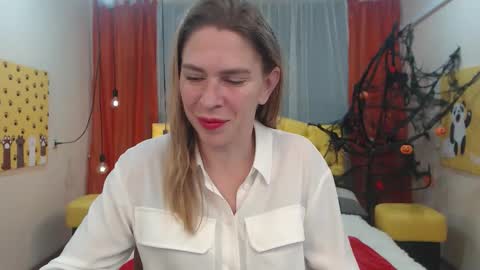 Snapshot of tessadaybreak chatting on October 10, 8:19 am tessadaybreak online show from October 10, 8:19 am