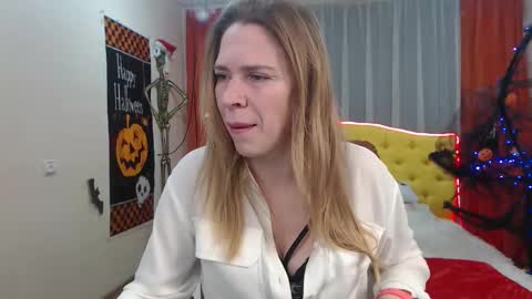 Snapshot of tessadaybreak chatting on November 1, 8:51 am tessadaybreak online show from November 1, 8:51 am