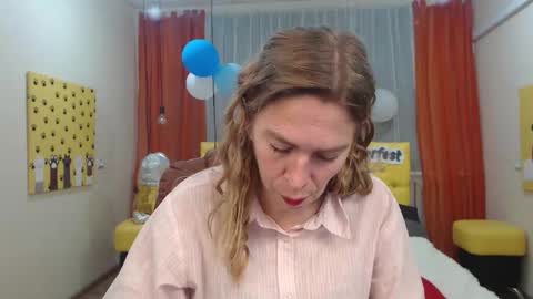 Snapshot of tessadaybreak chatting on October 1, 6:51 am tessadaybreak online show from October 1, 6:51 am