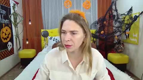 Snapshot of tessadaybreak chatting on October 13, 6:27 am tessadaybreak online show from October 13, 6:27 am