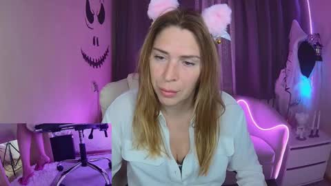 Snapshot of tessadaybreak chatting on October 25, 8:22 am tessadaybreak online show from October 25, 8:22 am