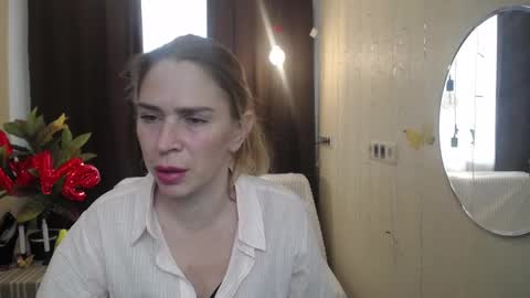 Snapshot of tessadaybreak chatting on February 21, 7:33 am tessadaybreak online show from February 21, 7:33 am