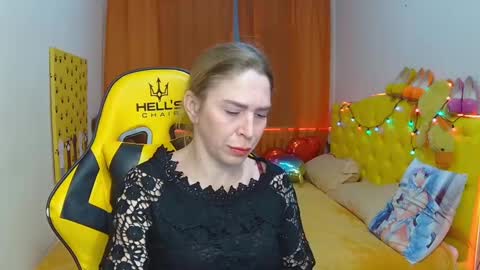 Snapshot of tessadaybreak chatting on March 1, 7:30 am tessadaybreak online show from March 1, 7:30 am