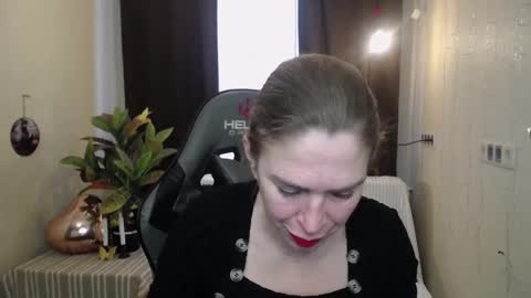 Snapshot of tessadaybreak chatting on February 27, 8:28 am tessadaybreak online show from February 27, 8:28 am