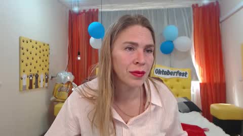 Snapshot of tessadaybreak chatting on September 26, 7:17 am tessadaybreak online show from September 26, 7:17 am