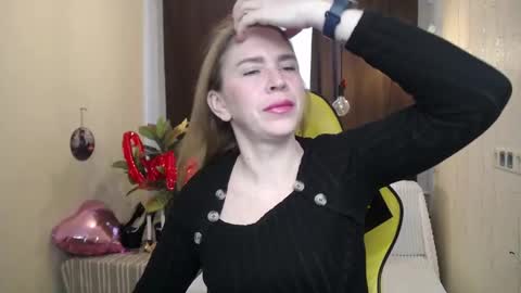 Snapshot of tessadaybreak chatting on February 22, 7:34 am tessadaybreak online show from February 22, 7:34 am