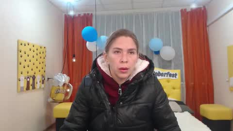 Snapshot of tessadaybreak chatting on October 2, 7:13 am tessadaybreak online show from October 2, 7:13 am