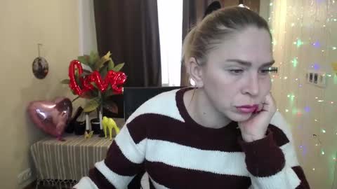 Snapshot of tessadaybreak chatting on February 16, 7:04 am tessadaybreak online show from February 16, 7:04 am