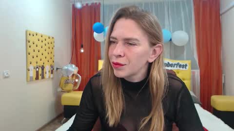 Snapshot of tessadaybreak chatting on October 8, 6:40 am tessadaybreak online show from October 8, 6:40 am