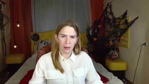 Snapshot of tessadaybreak chatting on October 15, 8:06 am tessadaybreak online show from October 15, 8:06 am