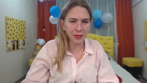 Snapshot of tessadaybreak chatting on September 18, 12:15 pm tessadaybreak online show from September 18, 12:15 pm