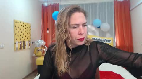 Snapshot of tessadaybreak chatting on October 3, 8:08 am tessadaybreak online show from October 3, 8:08 am