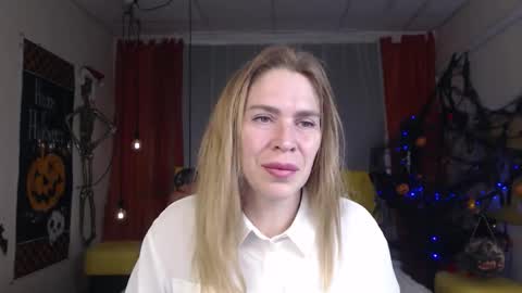 Snapshot of tessadaybreak chatting on October 14, 6:38 am tessadaybreak online show from October 14, 6:38 am