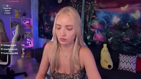 TessaHamilton online show from October 9, 12:31 pm