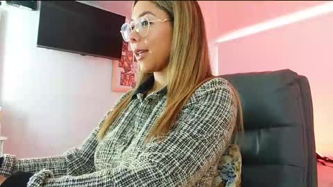 texas_curvykitten online show from April 13, 12:17 pm