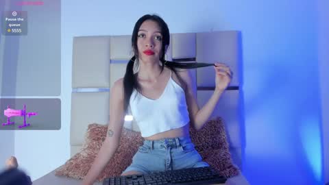 Snapshot of thaily01 chatting on January 4, 2:14 am Thaily online show from January 4, 2:14 am