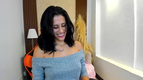 Snapshot of thais_kim chatting on September 20, 2:37 pm Sweet Thais  online show from September 20, 2:37 pm