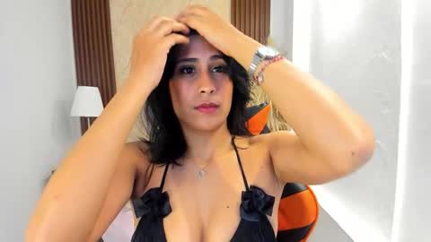 Snapshot of thais_kim chatting on October 17, 12:30 pm Sweet Thais  online show from October 17, 12:30 pm