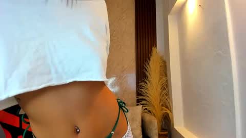 Snapshot of thais_kim chatting on October 1, 9:42 pm Sweet Thais  online show from October 1, 9:42 pm