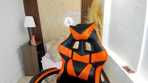 Snapshot of thais_kim chatting on October 18, 1:03 pm Sweet Thais  online show from October 18, 1:03 pm