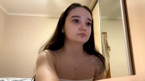 Yumi online show from February 10, 2:20 pm