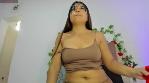 Snapshot of thaliia_gomez chatting on December 6, 12:05 pm online show from December 6, 12:05 pm