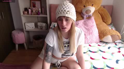  online show from May 11, 12:29 pm
