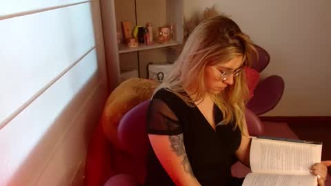 Snapshot of thamarajane1 chatting on January 31, 3:11 pm online show from January 31, 3:11 pm