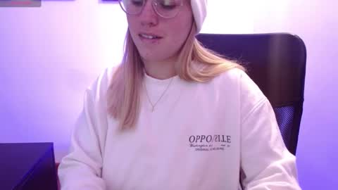 Snapshot of thamarajane1 chatting on February 13, 2:31 pm online show from February 13, 2:31 pm