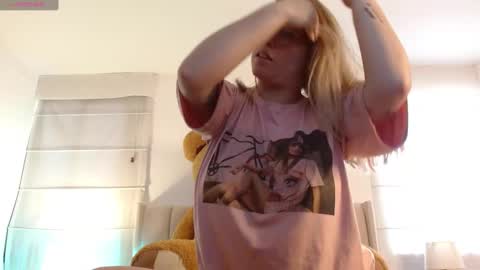 Snapshot of thamarajane1 chatting on December 26, 7:49 pm online show from December 26, 7:49 pm