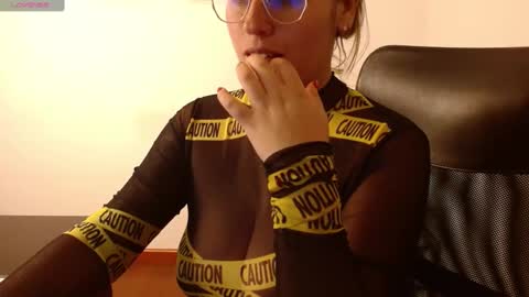 Snapshot of thamarajane1 chatting on March 10, 5:29 pm online show from March 10, 5:29 pm