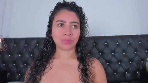 Snapshot of thara_webstter chatting on December 17, 11:39 am thara webstter online show from December 17, 11:39 am