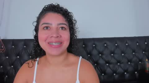 Snapshot of thara_webstter chatting on February 17, 11:34 am thara webstter online show from February 17, 11:34 am