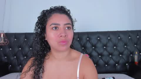 Snapshot of thara_webstter chatting on December 27, 11:50 am thara webstter online show from December 27, 11:50 am