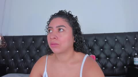 Snapshot of thara_webstter chatting on December 4, 11:41 am thara webstter online show from December 4, 11:41 am