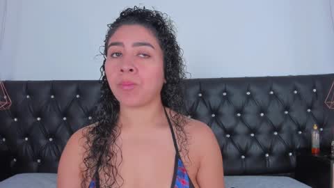 Snapshot of thara_webstter chatting on December 3, 11:43 am thara webstter online show from December 3, 11:43 am