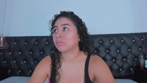 Snapshot of thara_webstter chatting on December 7, 11:40 am thara webstter online show from December 7, 11:40 am
