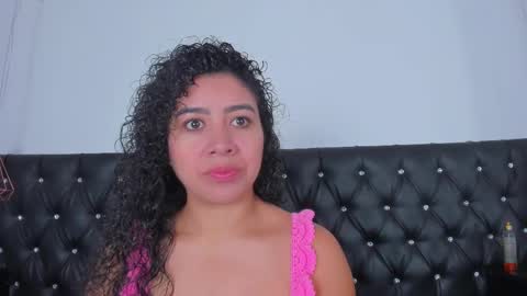 Snapshot of thara_webstter chatting on February 10, 11:36 am thara webstter online show from February 10, 11:36 am
