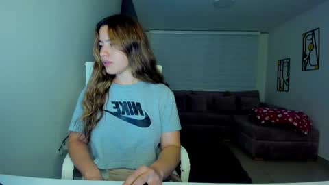 thasyummynikky7 online show from September 14, 10:24 am