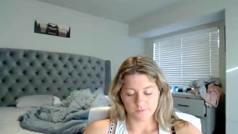 thatprettyblondegirl online show from March 3, 11:56 pm