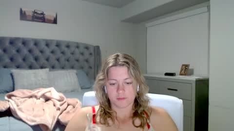 thatprettyblondegirl online show from February 19, 2:01 am