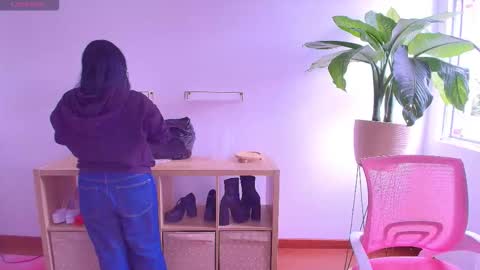 i am Cat  online show from November 10, 6:36 pm