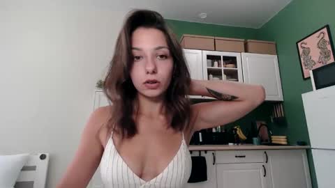 Mia online show from September 12, 1:29 pm