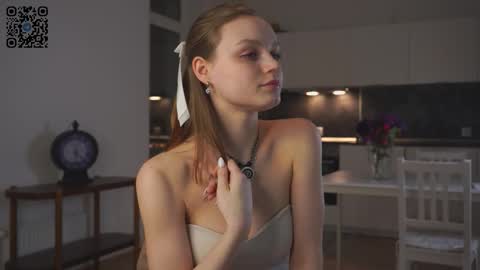Snapshot of theadrewett chatting on September 20, 5:33 pm Emma online show from September 20, 5:33 pm