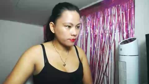 Snapshot of theaxxxx7970 chatting on October 6, 11:27 am thea online show from October 6, 11:27 am