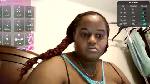 TheeTashelly online show from November 27, 9:12 am