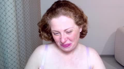 Snapshot of theladysblush chatting on October 24, 5:36 am Ella online show from October 24, 5:36 am